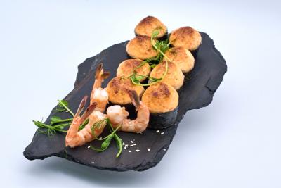  Экстра ролл запечённый с Тигровыми креветками